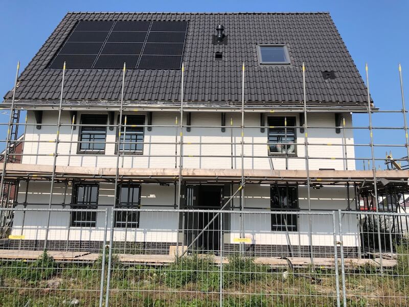 Dakpannen dak met ingelegde zonnepanelen